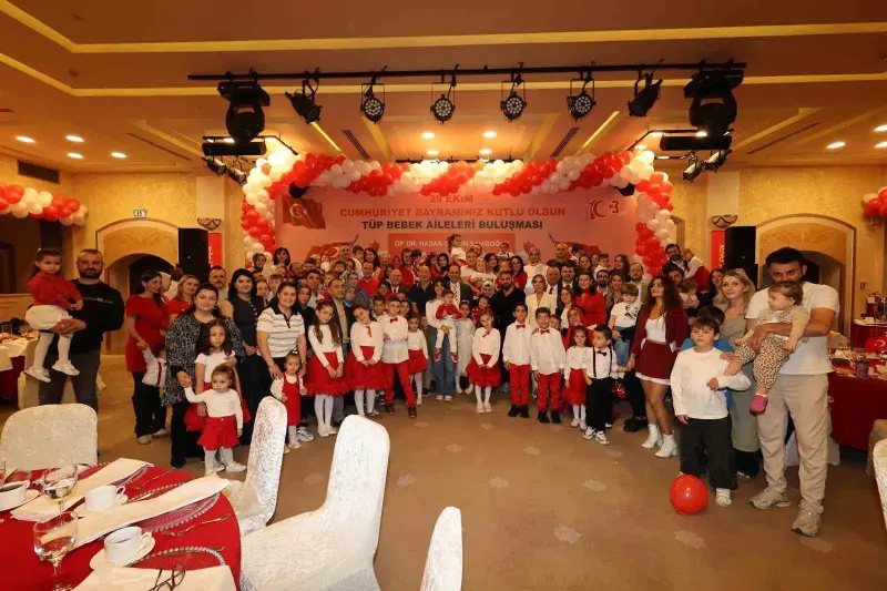 Trabzon'da Tüp Bebek Tedavisi Gören Aileler Cumhuriyet Coşkusunda Buluştu