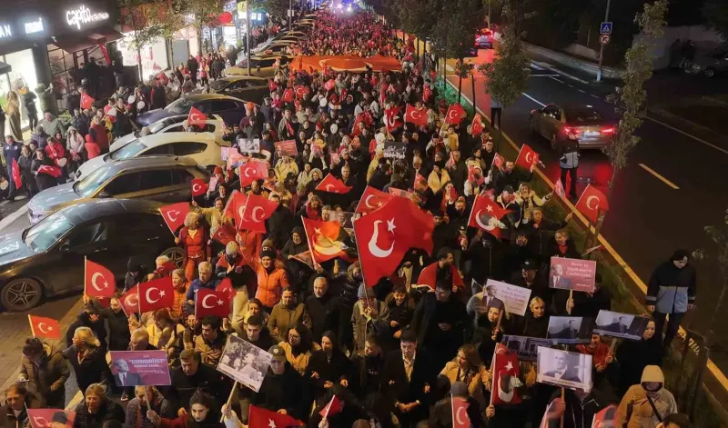 Büyükçekmece'de Fener Alayıyla 29 Ekim Cumhuriyet Bayramı Coşkusu