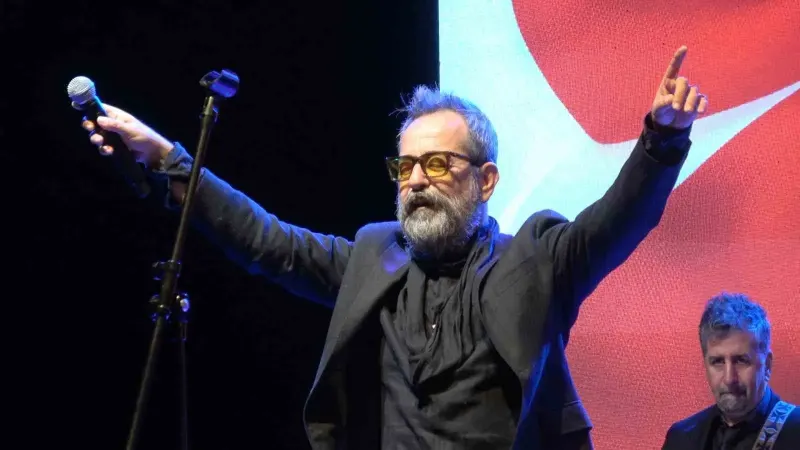 Ayvalık'ta Cumhuriyet Coşkusu Ve Zeytin Hasat Festivali'nde Feridun Düzağaç Rüzgarı Esti