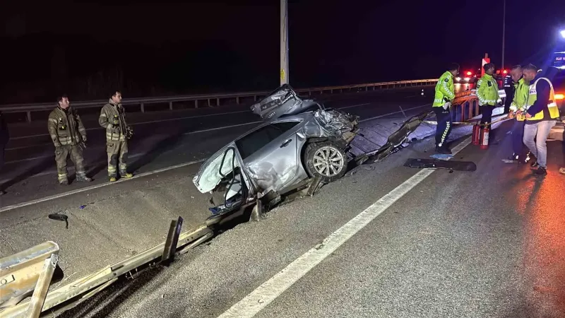 Çanakkale’de Feci Kaza: Otomobil Direğe Çarptı, 2 Genç Yaşamını Yitirdi