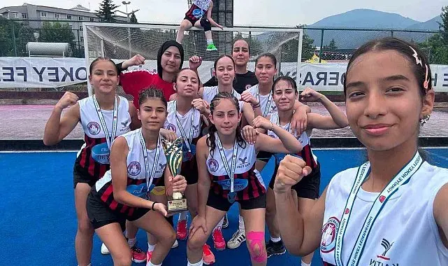 Ege Yıldızları U16 Türkiye Hokey 1'inci Ligi'nde Türkiye ikincisi oldu