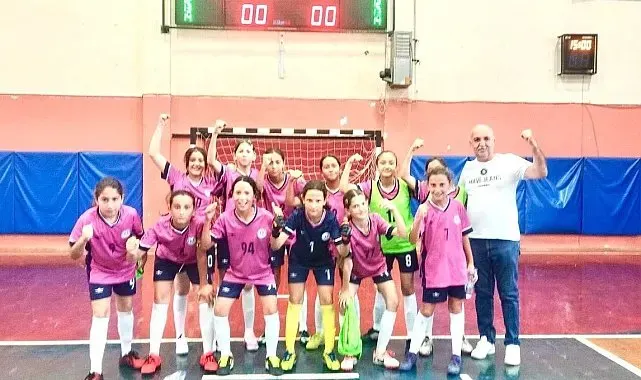 Şehit Rıfat Tunçbilek Ortaokulu'ndan futsalda önemli dereceler
