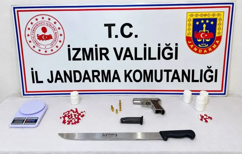 İzmir Torbalı'da Uyuşturucu Operasyonu: 77 Hap Ve Tabanca Ele Geçirildi