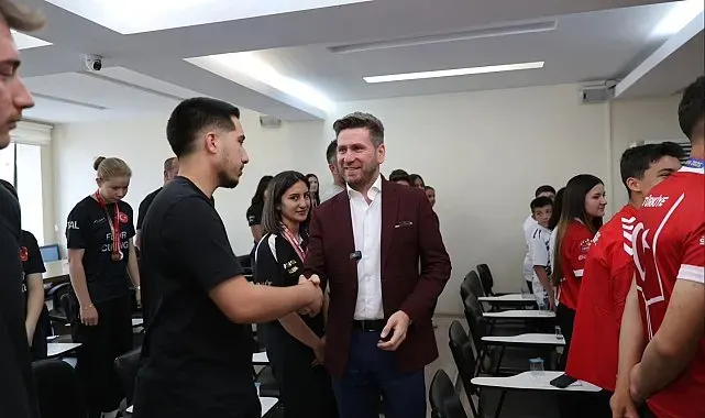 Başkan Kadir Tatık, Tavas'ın gururlandıran şampiyonları ağırladı