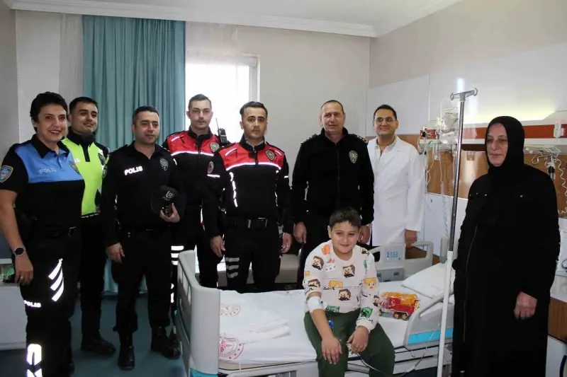 Midyat Devlet Hastanesinde Minik Kalplere Moral Ziyareti