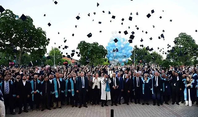 Malatya Turgut Özal Üniversitesi'nde mezuniyet coşkusu