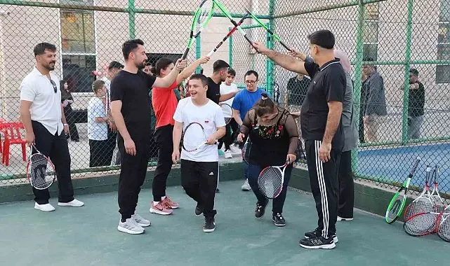 Cizre'de özel çocuklar için tenis şöleni
