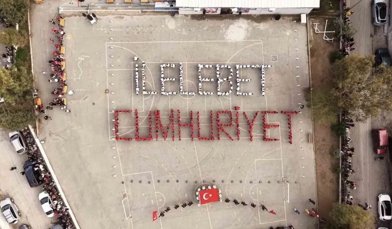İzmirli Miniklerden Cumhuriyet Coşkusu
