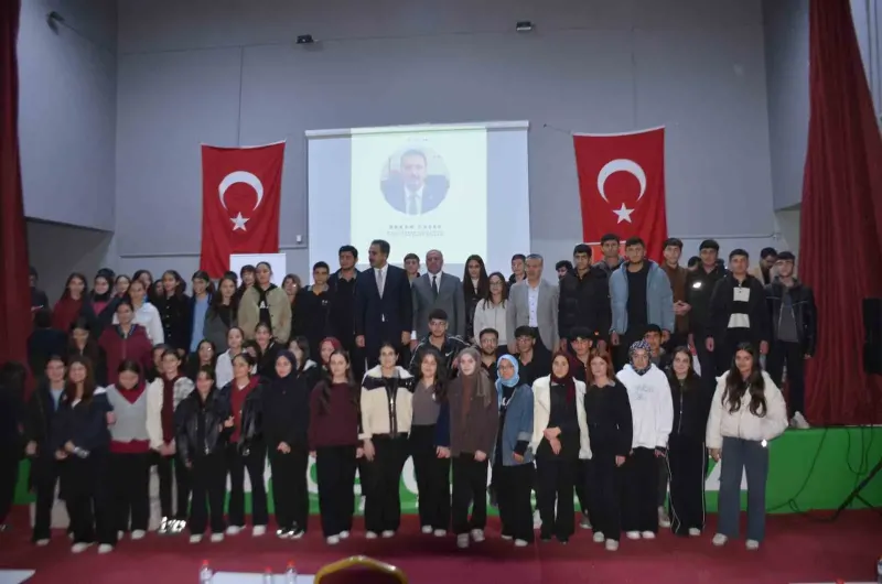 Milli Savunma Bakanlığı Daire Başkanı Hakan Yaşar Memleketinde Öğrencilerle Buluştu