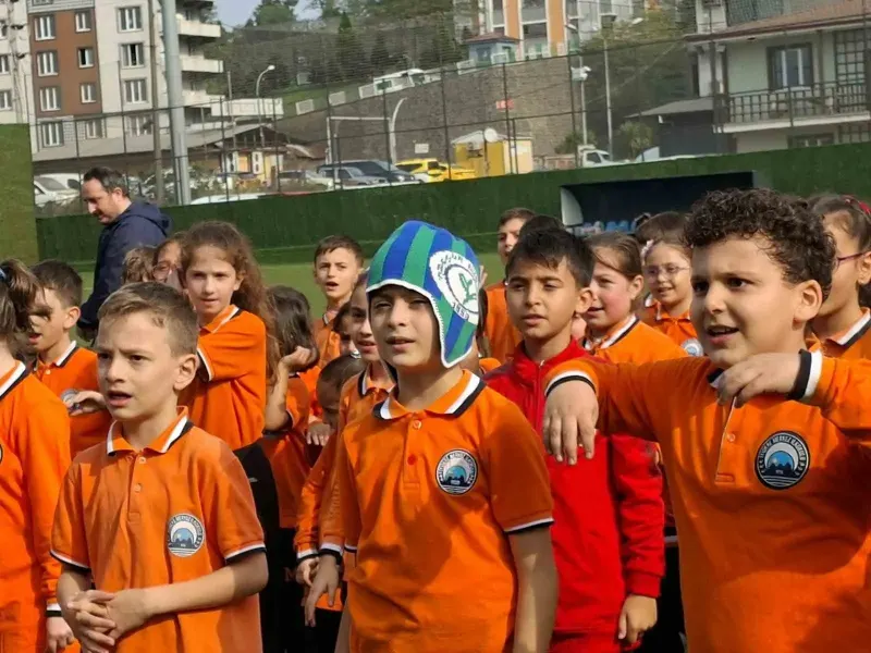 Rize İyidere'de Minik Öğrenciler Renkli Şölende Eğlendi