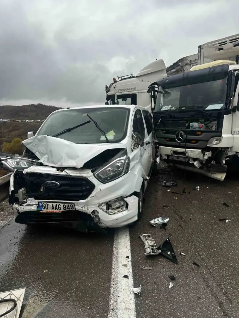 Erzurum Aşkale'de Zincirleme Kaza Trafiği Durdurdu