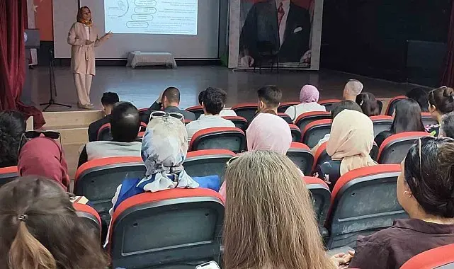 Altıntaş'ta öğretmen eğitimi dijital ekosistemi projesi tanıtım faaliyeti gerçekleştirildi