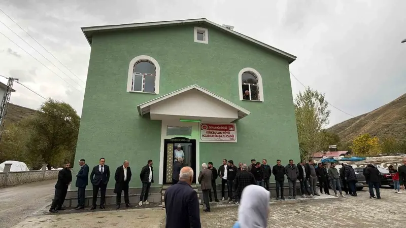 Bitlis Kırkbulak Köyünde Hayırsever Desteğiyle Yapılan Cami İbadete Açıldı
