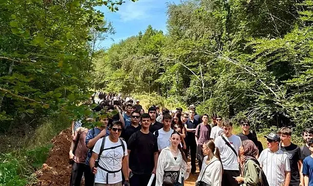 Körfez'de gençler doğa yürüyüşünde buluştu