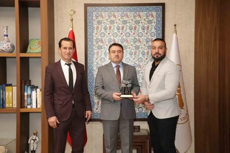 Kütahya Valisi Musa Işın’dan Pazarlar Spor Lisesi Projelerine Destek