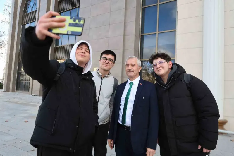 Şahinbey Millet Kütüphanesi Cumhuriyet Bayramı’nda Öğrencilerin Akınına Uğradı