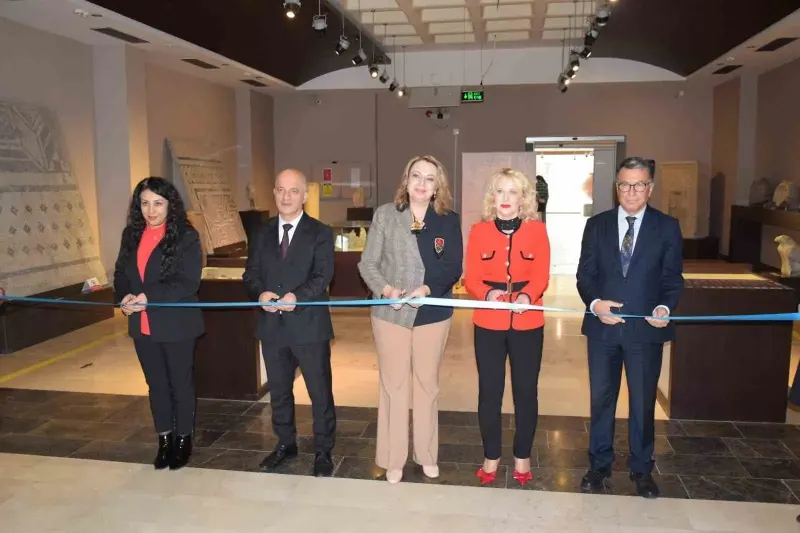 Eskişehir Eti Arkeoloji Müzesi'nde Yaşamın İzinde Kadın Sergisi Ziyarete Açıldı