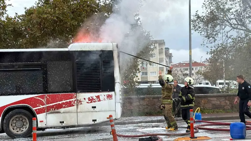 Çanakkale'de Seyir Halindeki Özel Halk Otobüsü Alevlere Teslim Oldu