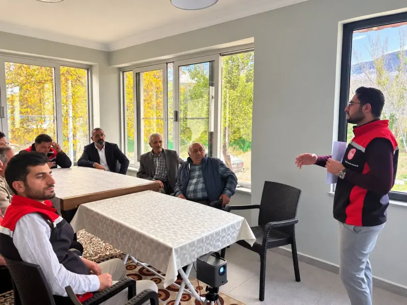Erzincan Kemah'ta Üreticilere Tarımsal Destek ve Hayvan Sağlığı Eğitimi Verildi