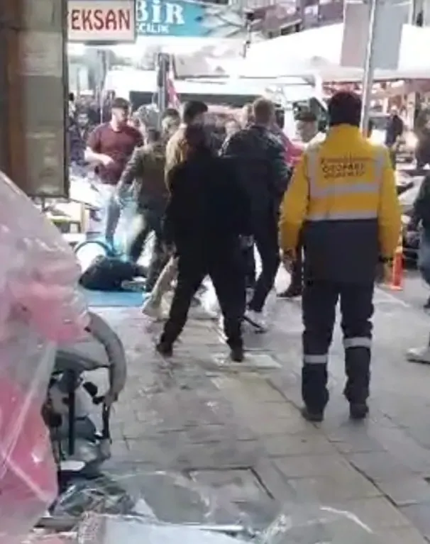 Afyonkarahisar’da Cadde Ortasında Sopalı Saldırı: 1 Kişi Ağır Yaralandı