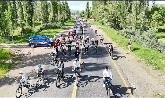 Narman'da doğa ve spor Peri Bacaları'nda buluştu