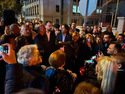 Şeniz Doğan'ın Tutuklama Talebiyle Sevk Edilmesi Sonrası Adliye Önünde Destek Kalabalığı Oluştu