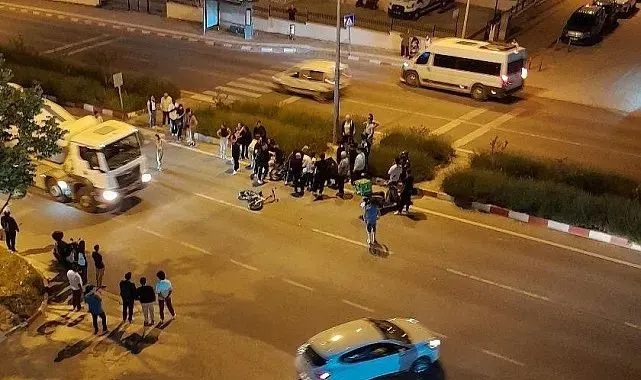 Bilecik'te motosiklet ile elektrikli bisikletin çarpışması sonucu 1'i ağır 3 kişi yaralandı