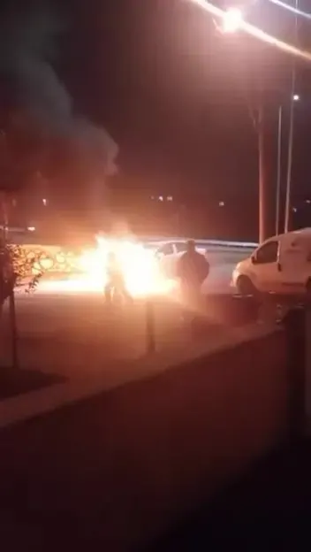 Kocaeli'nde Seyir Halindeki Otomobil Alevler İçinde Kaldı