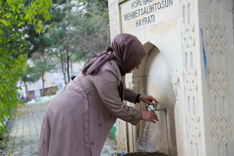 Gümüşhaneli Sanatçı Kaybolan Hatıraları ve Çeşmeleri Yeniliyor