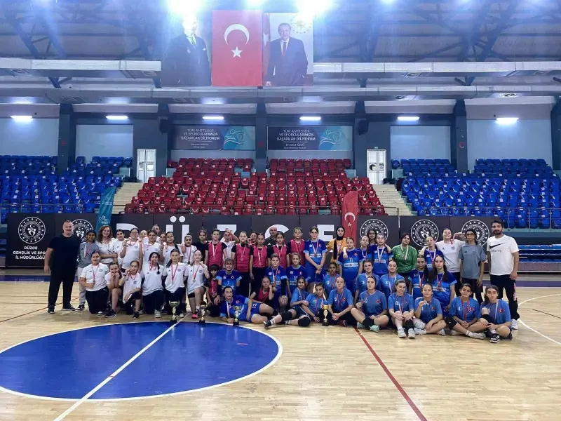 Düzce'de Yıldızlar Hentbol Şampiyonları Belli Oldu