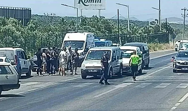 Ayvalık'ta Kozak kavşağında zincirleme kaza: 3 araç birbirine girdi