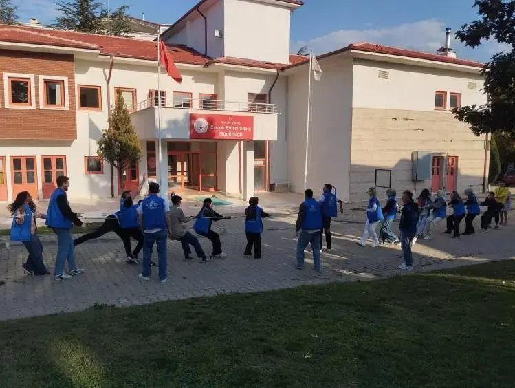 Bilecik'te Gönüllü Gençler Çocuk Evleri Sakinleriyle Bir Araya Geldi