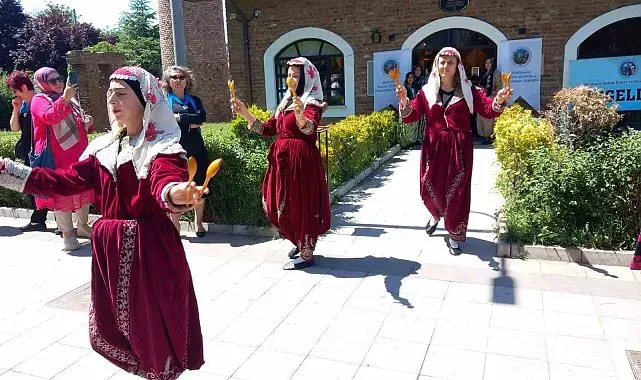 Eskişehir'de yıl sonu 'El Sanatları ve Nakış Sergisi' açıldı