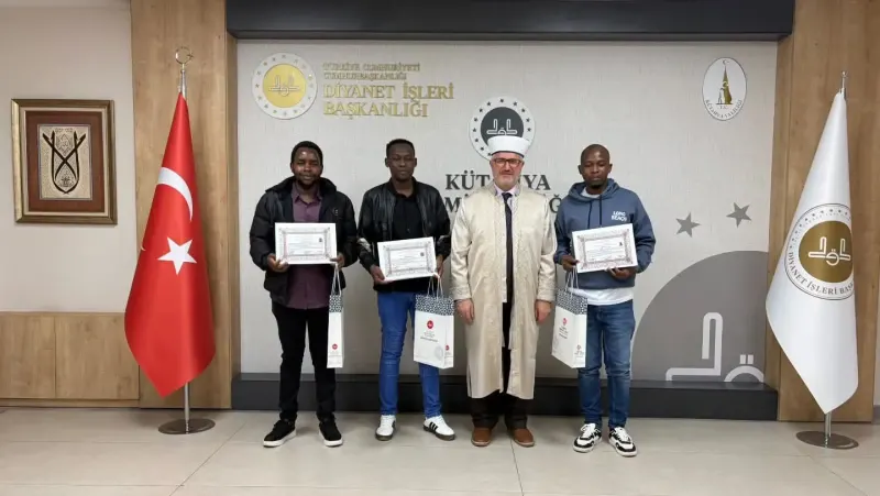 Kütahya'da Üç Kenyalı Porselen Çalışanı Düzenlenen Törenle Müslüman Oldu