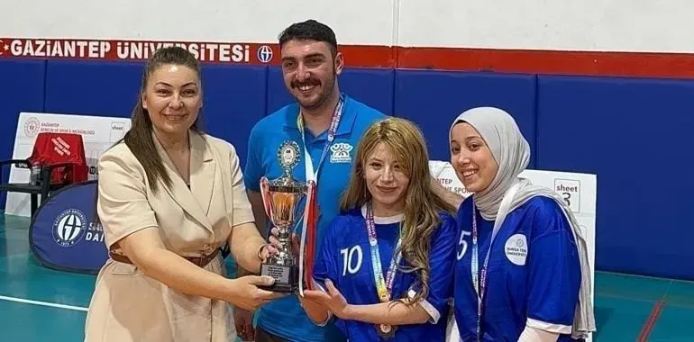Bursa Teknik Üniversitesi Öğrencisi Berfin Sönmez Genç Yaşta Hayatını Kaybetti