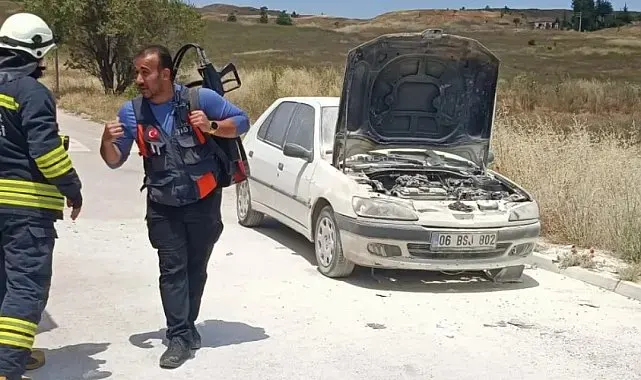 Okul önünde alev alan araca AFAD ekiplerinden hızlı müdahale