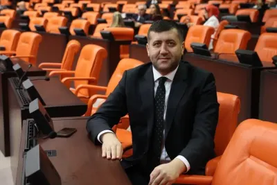 MHP'li Baki Ersoy'dan Eylem Yapan Kartal Kavşağı İşçilerine Destek
