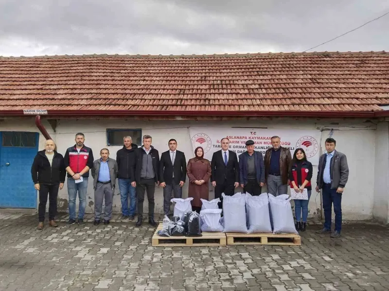 Kütahya Aslanapa'da Çiftçilere Hibeli Çörekotu Tohumu Dağıtıldı