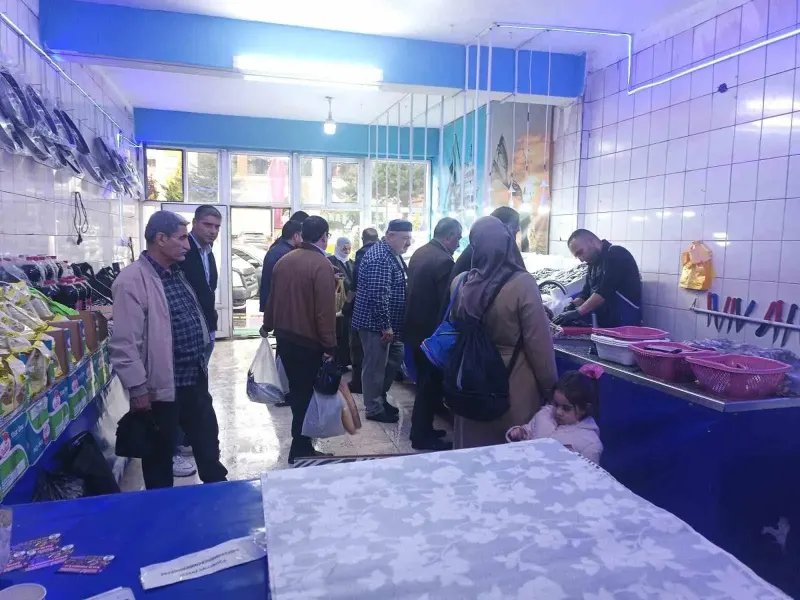 Ahlat İlçesinde Soğuk Havalarla Birlikte Balık Satışları Artış Gösterdi