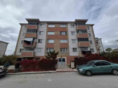 Eskişehir'de İkinci Kattan Düşen İki Yaşındaki Çocuk Yaralandı