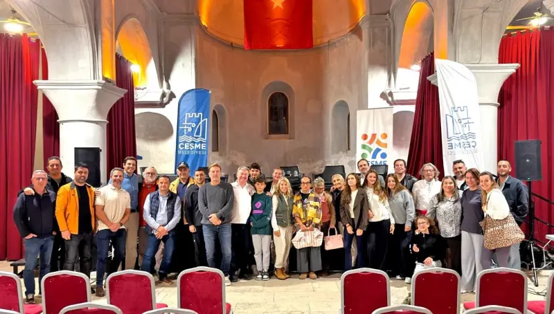 Çeşme'de Düzenlenen Söyleşide Denizlerin Korunması ve İklim Krizi Ele Alındı