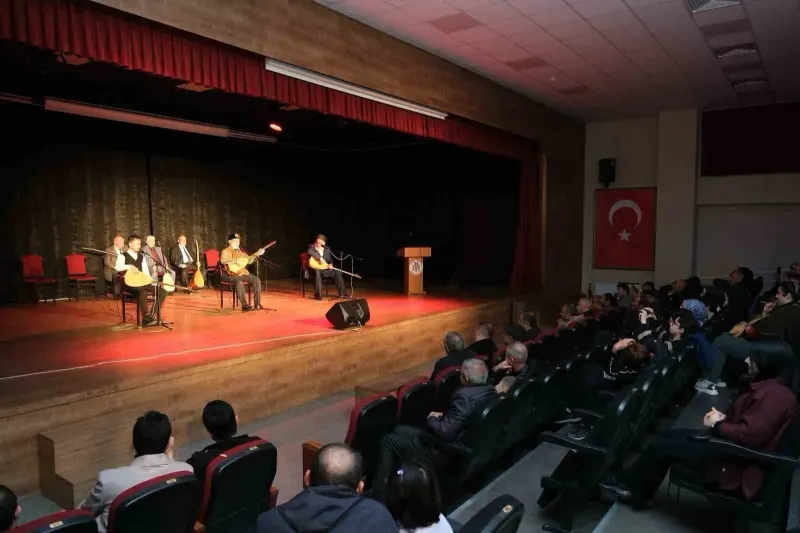 Erzincan Belediyesinin Düzenlediği Aşıklar Gecesinde Halk Ozanları Buluştu