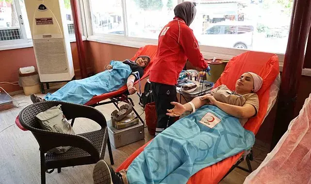 Adana'da kan ve kök hücre bağış kampanyasına yoğun ilgi