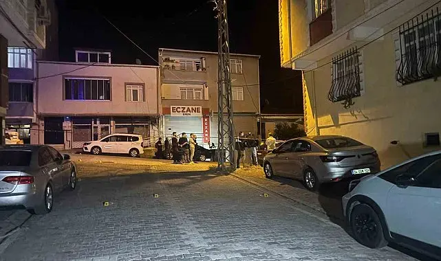 Esenyurt'ta iki grup arasında silahlı çatışma kamerada