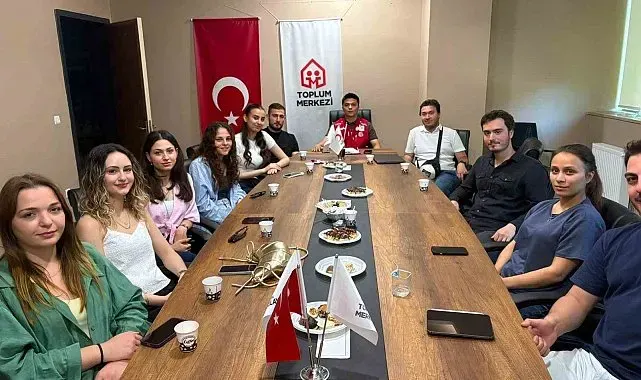 Genç Kızılay'da bayrak değişimi