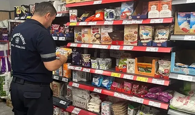 Germencik'te zabıta ekipleri marketlerde etiket ve son kullanma tarihi kontrolü yaptı