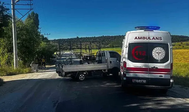 Ambulans ile kamyonetin çarpıştığı kaza korkuttu