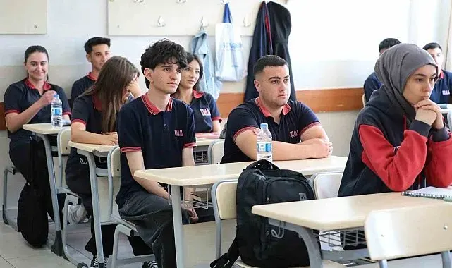 Vali Aydoğdu, Ulalar Anadolu Lisesi'nde öğrenci ve öğretmenlerle buluştu