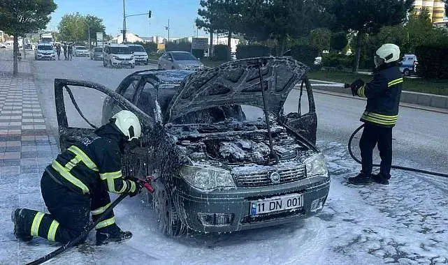 Park halindeki araç alev aldı