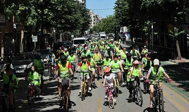Manisa'da Yeşilay'dan sağlıklı yaşam için bisiklet turu